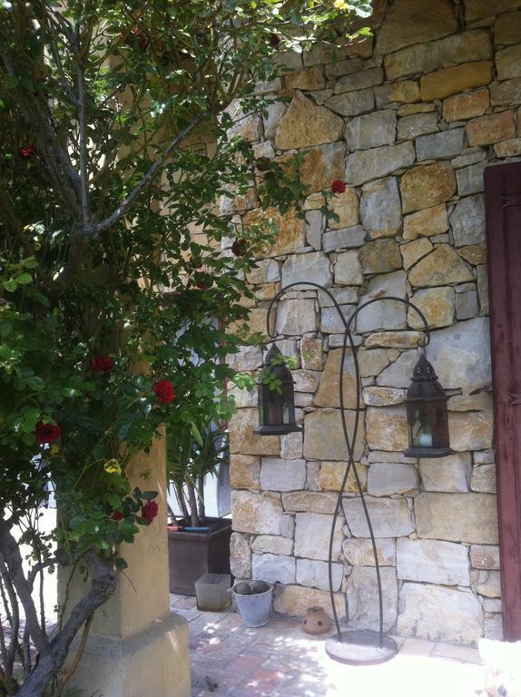 סן-קנה Gite Au Coeur De La Provence & Spa חדר תמונה